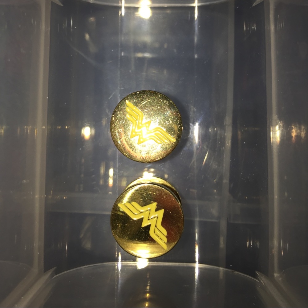 Wonder Woman 24k gold plated 00 gauges